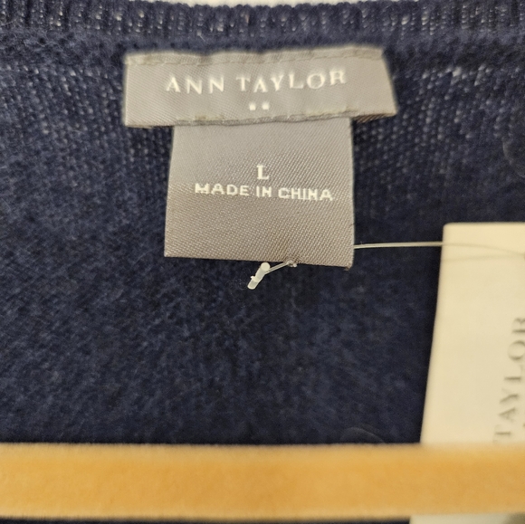 NWT - Cashmere Ann Taylor Navy Blue Sweater - Size L - Picture 5 of 6